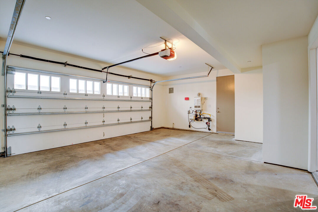 5937 W Luna Park