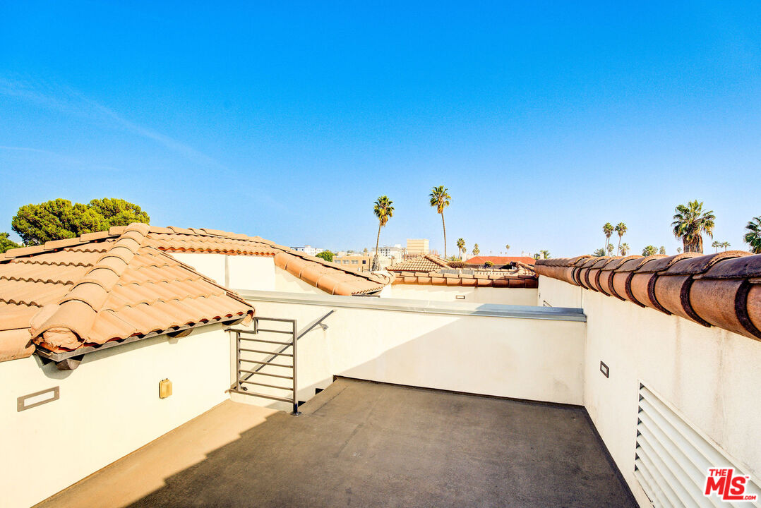 5937 W Luna Park