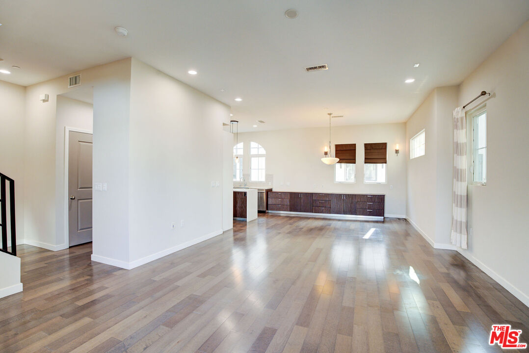 5937 W Luna Park