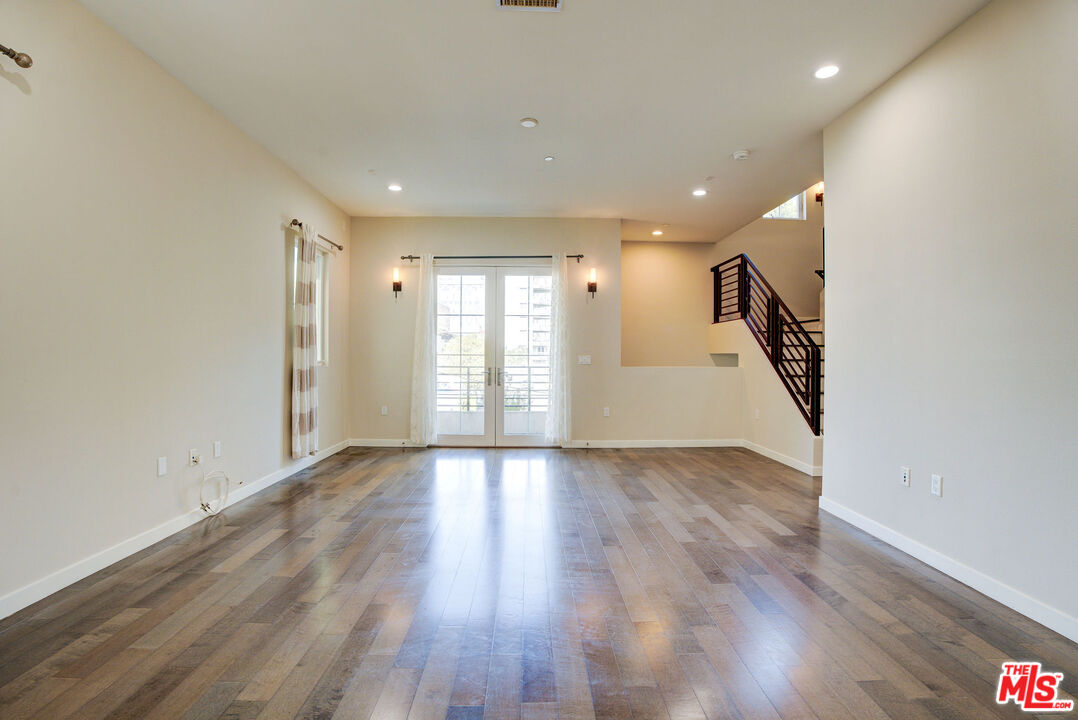 5937 W Luna Park