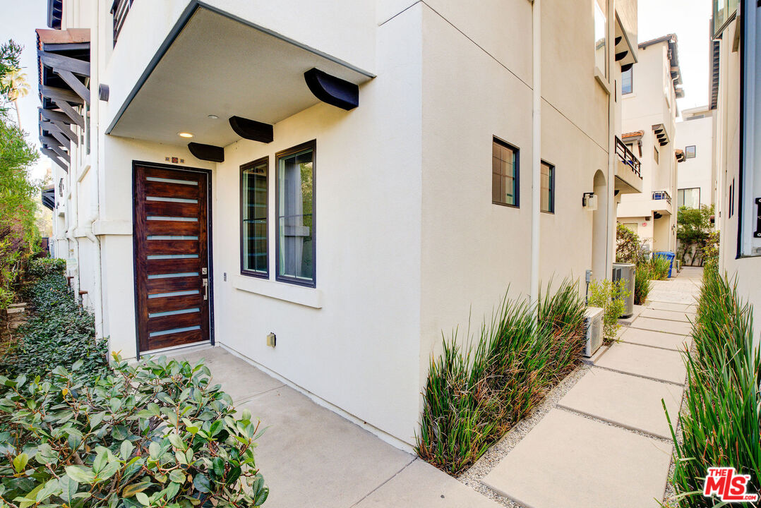 5937 W Luna Park