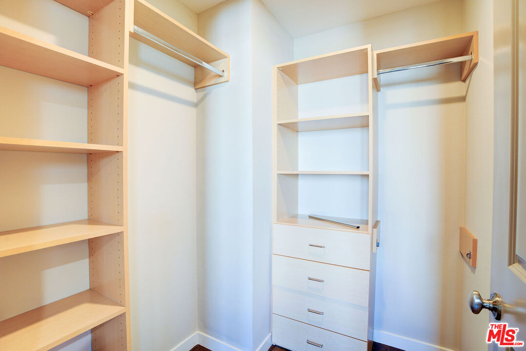5937 W Luna Park