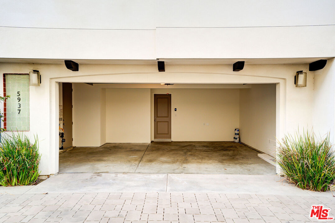 5937 W Luna Park