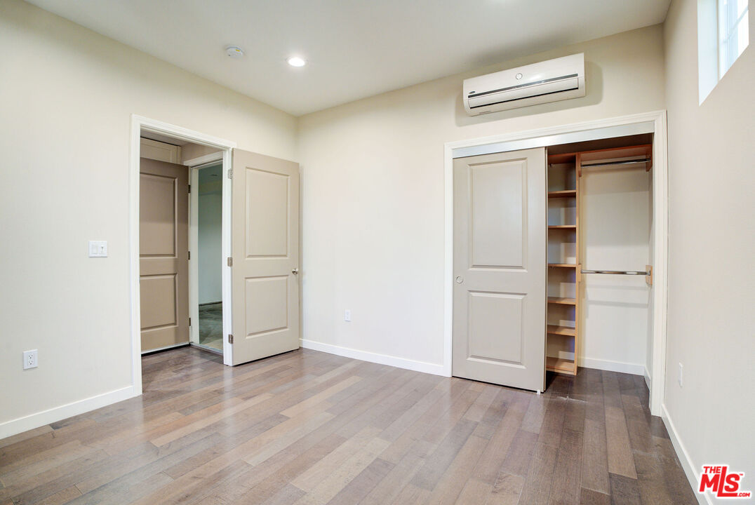 5937 W Luna Park