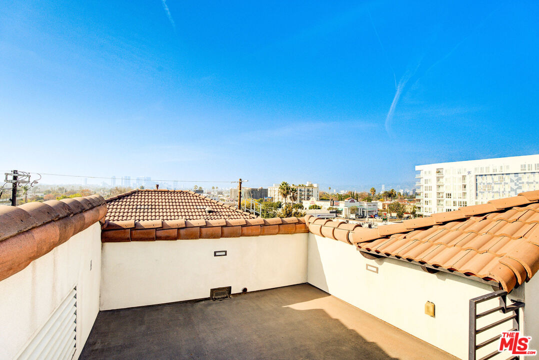 5937 W Luna Park