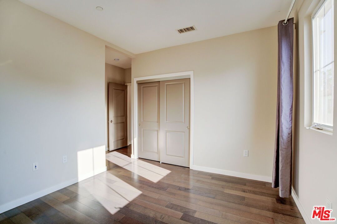 5937 W Luna Park