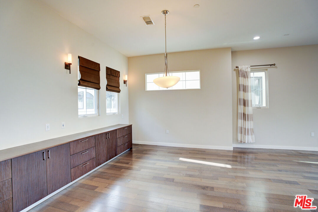 5937 W Luna Park