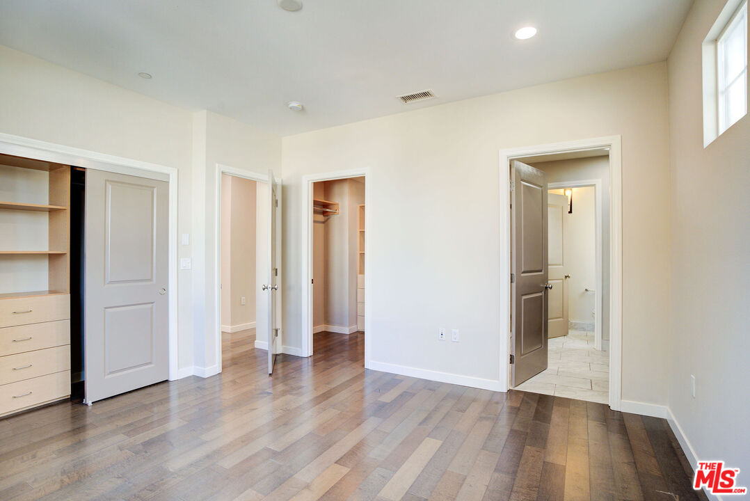 5937 W Luna Park