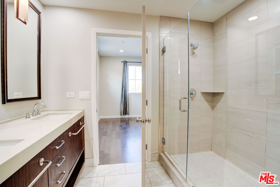 5937 W Luna Park