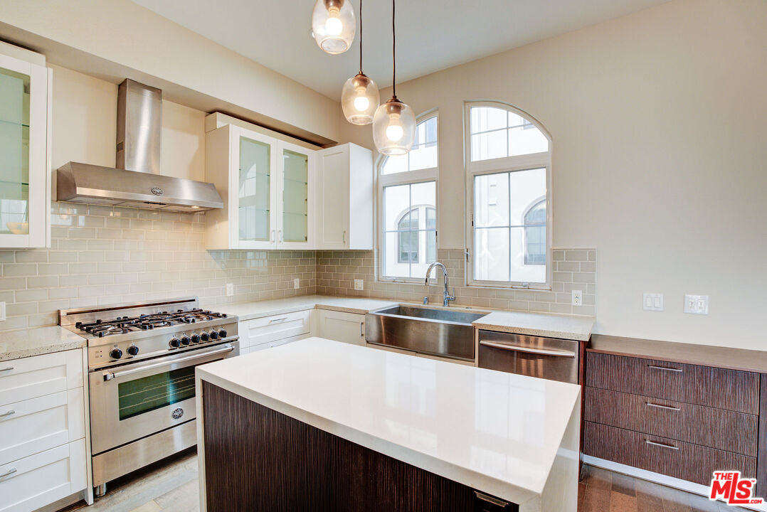 5937 W Luna Park