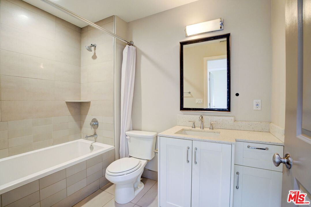 5937 W Luna Park