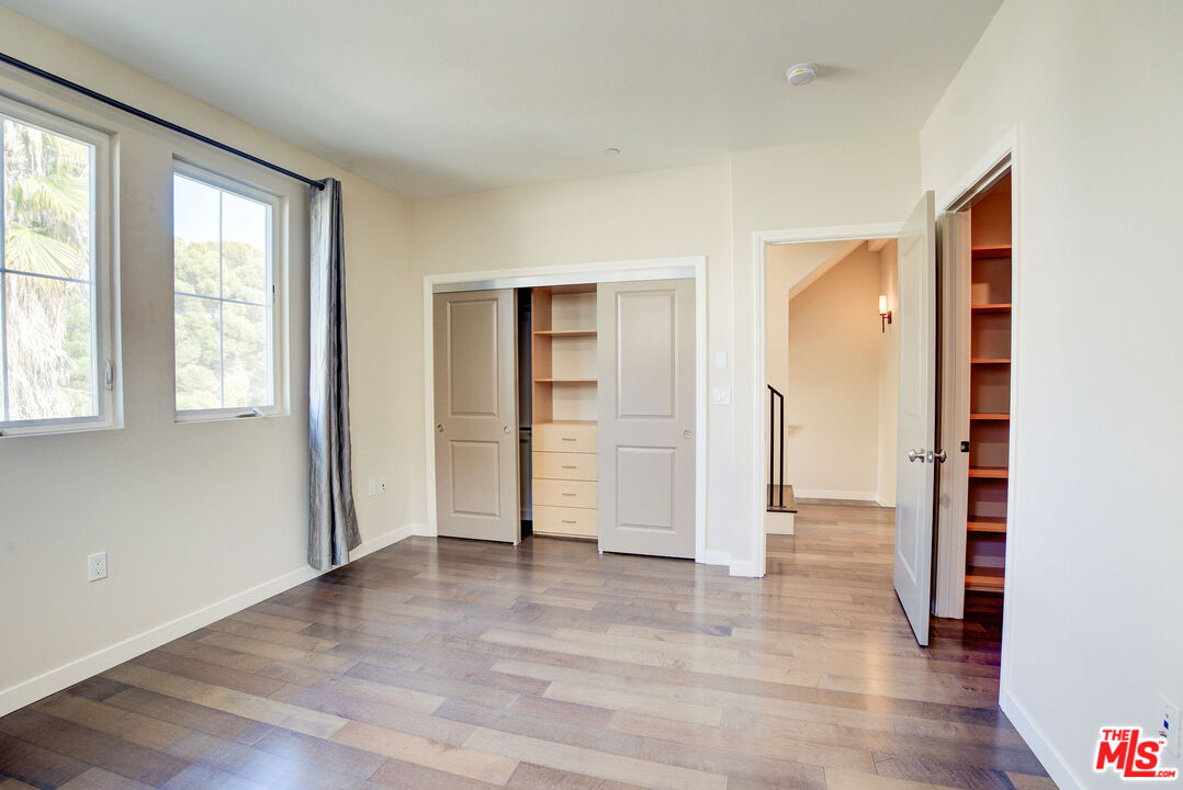 5937 W Luna Park