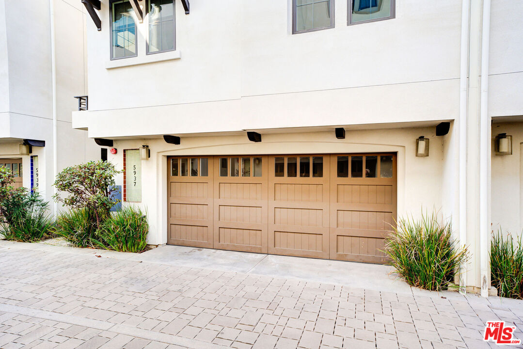 5937 W Luna Park