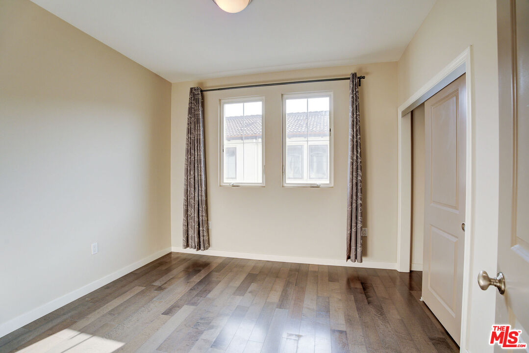 5937 W Luna Park