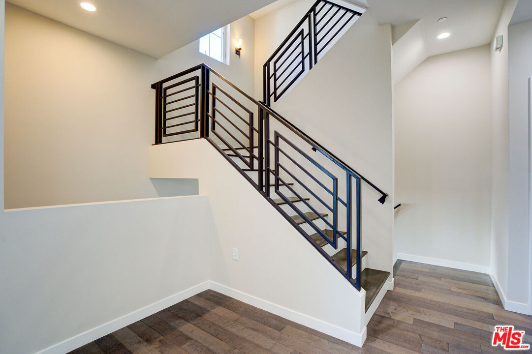 5937 W Luna Park