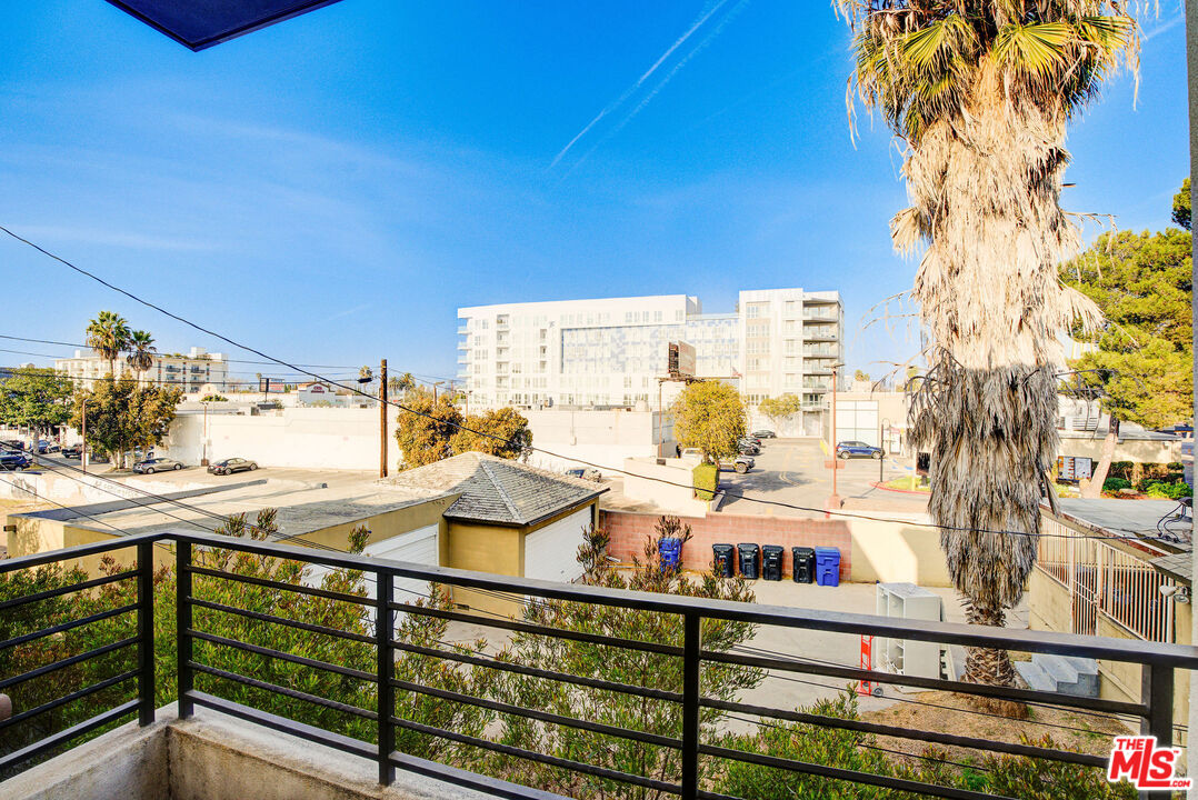 5937 W Luna Park