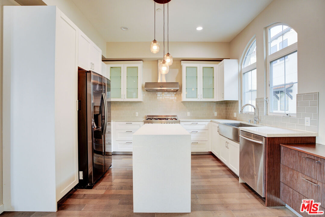 5937 W Luna Park