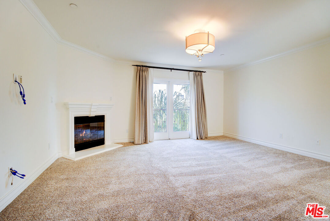 123 S Clark Dr Unit: PH 2