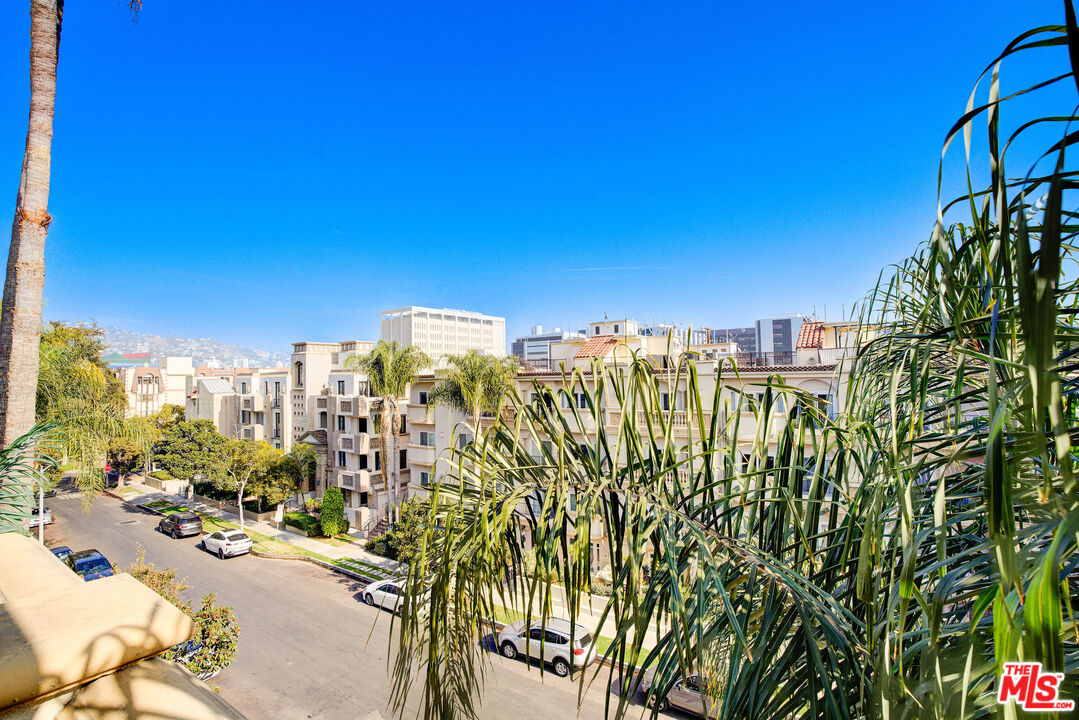 123 S Clark Dr Unit: PH 2