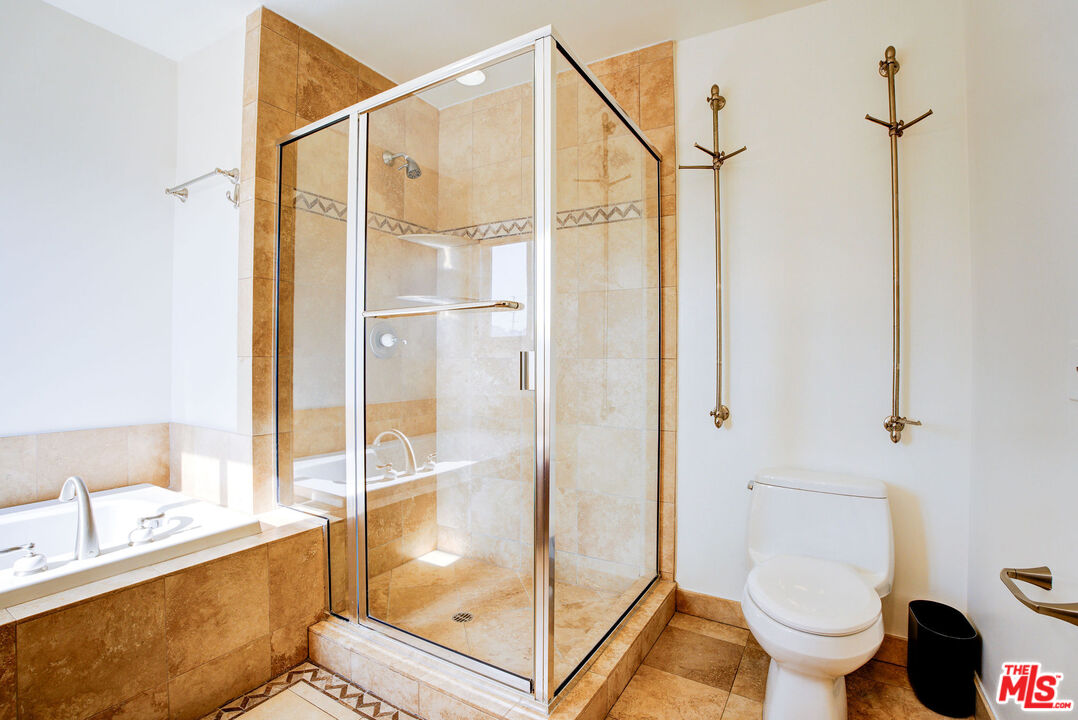 123 S Clark Dr Unit: PH 2