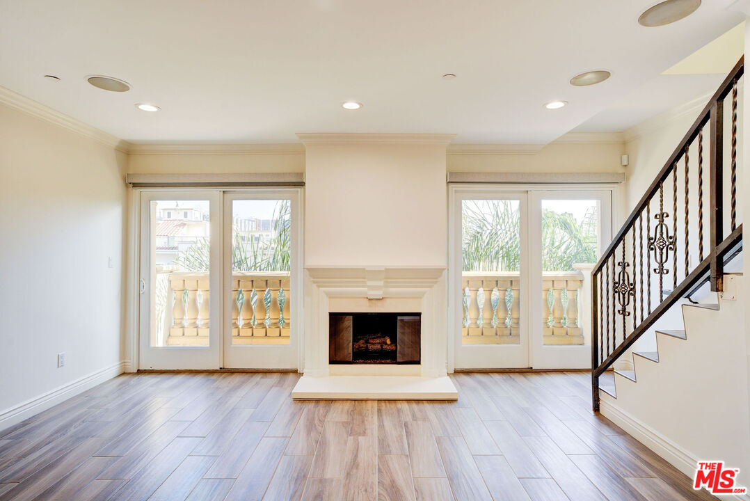 123 S Clark Dr Unit: PH 2