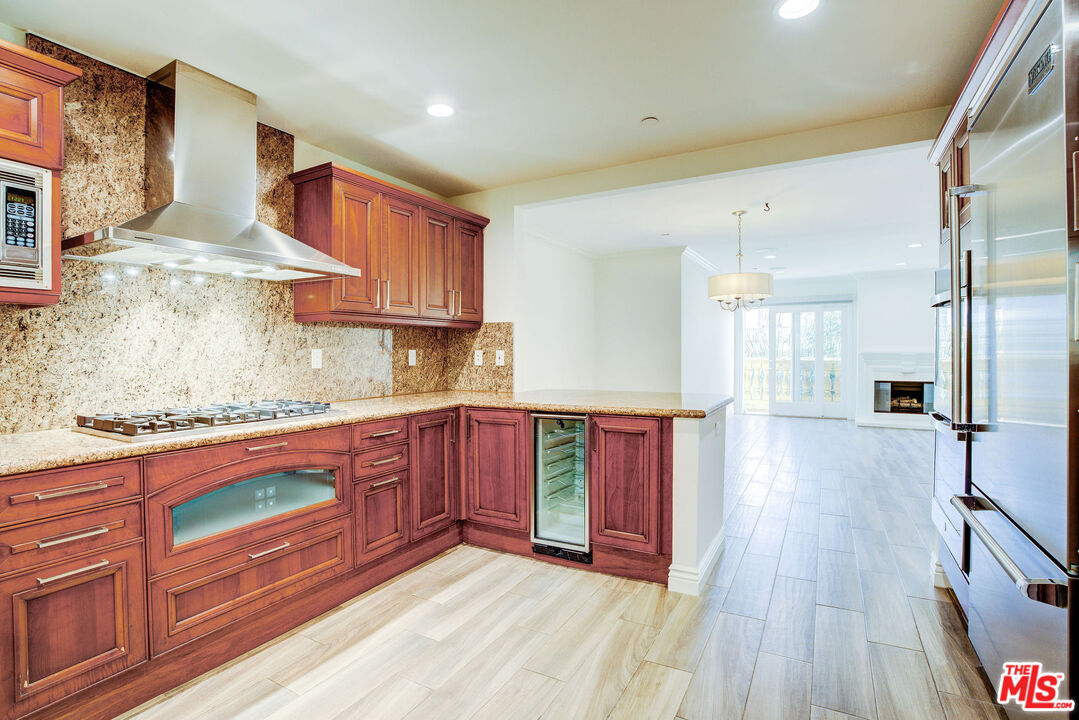 123 S Clark Dr Unit: PH 2