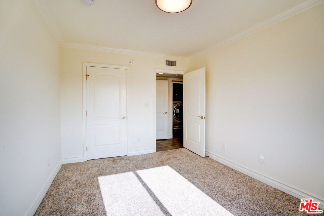 123 S Clark Dr Unit: PH 2
