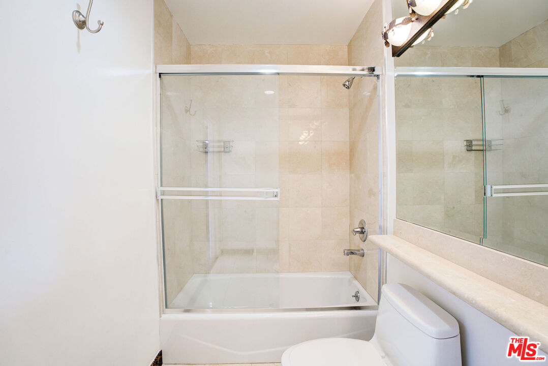 123 S Clark Dr Unit: PH 2