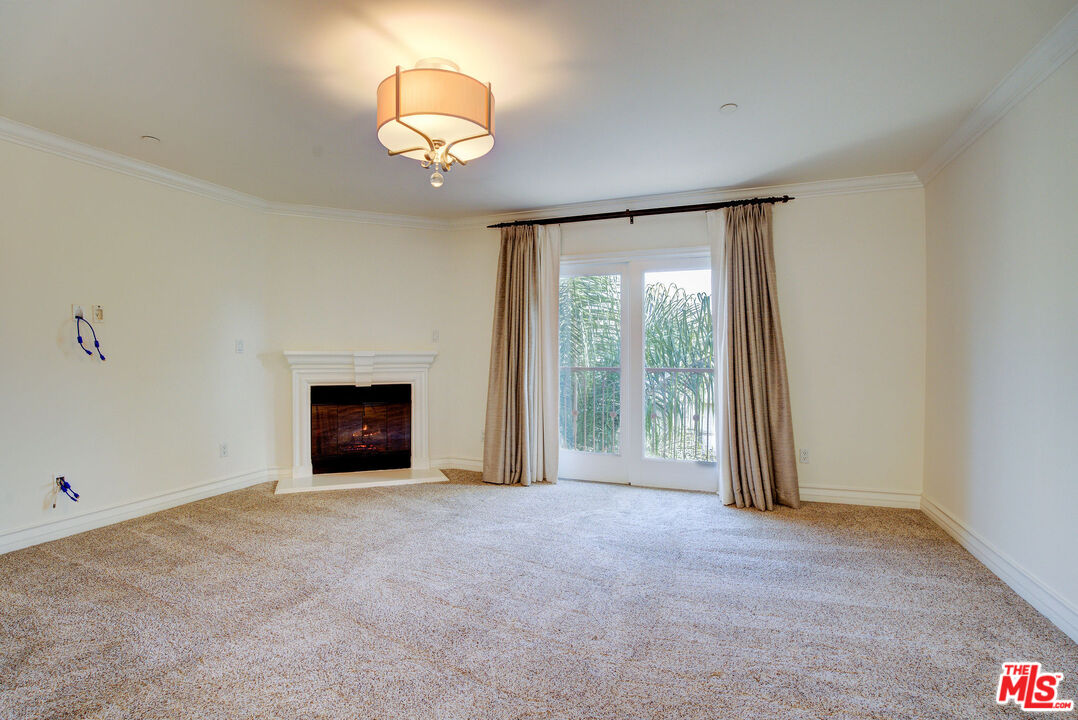 123 S Clark Dr Unit: PH 2