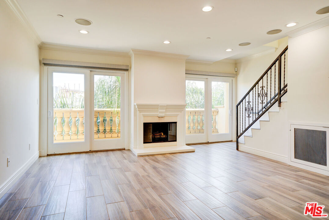 123 S Clark Dr Unit: PH 2