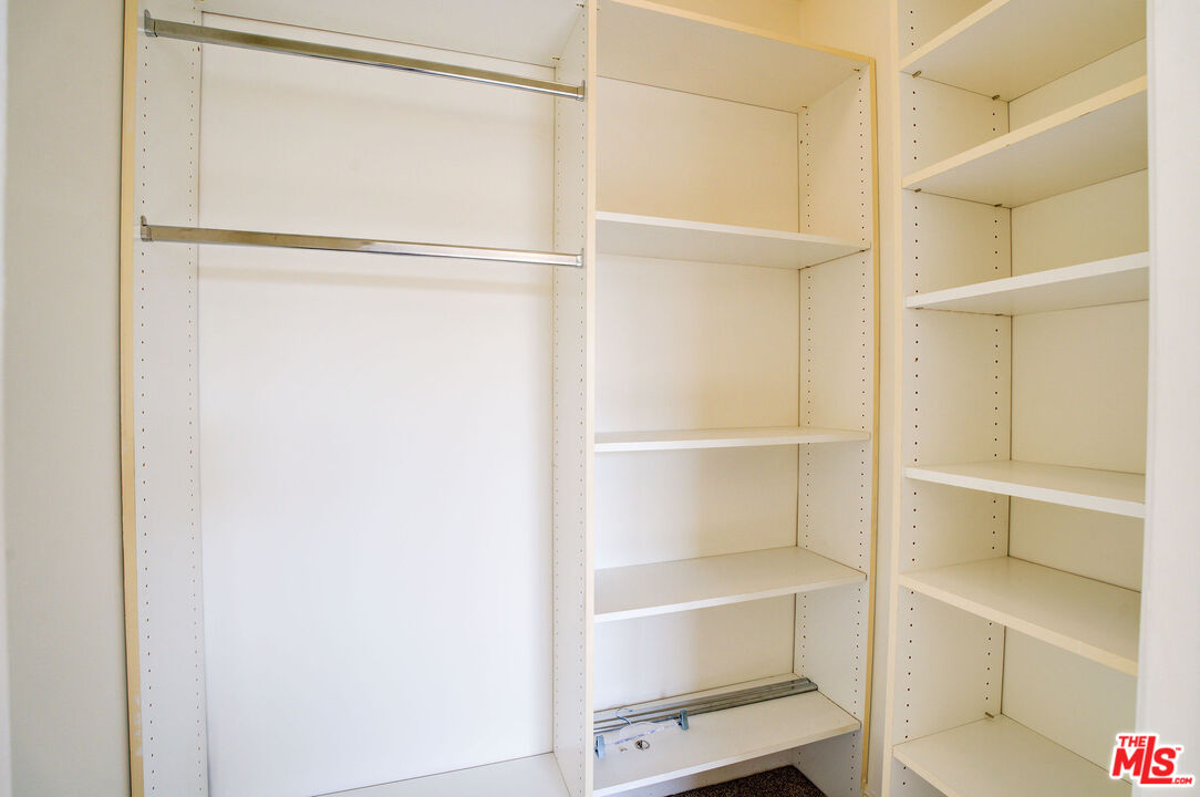 123 S Clark Dr Unit: PH 2