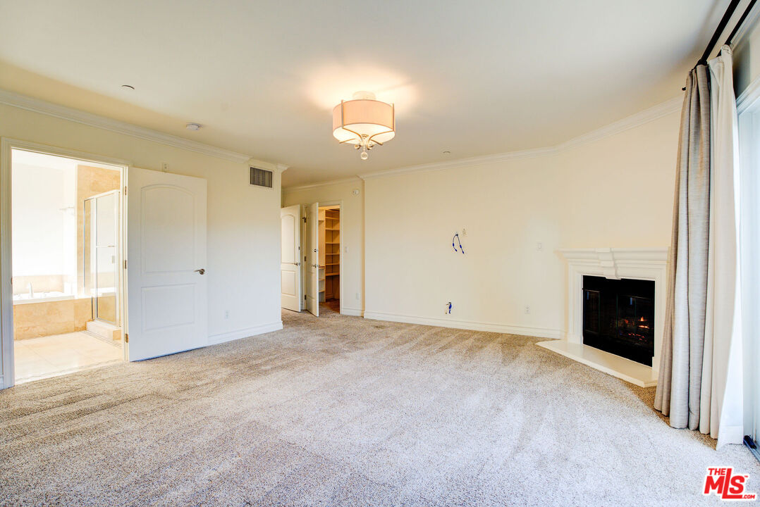 123 S Clark Dr Unit: PH 2