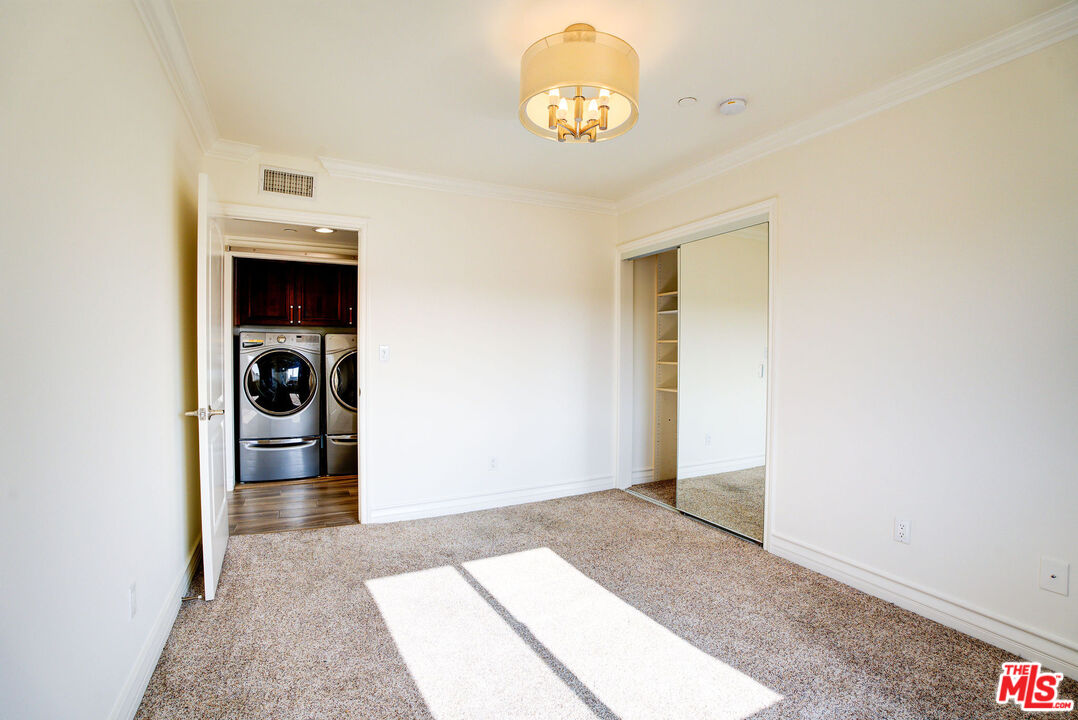 123 S Clark Dr Unit: PH 2