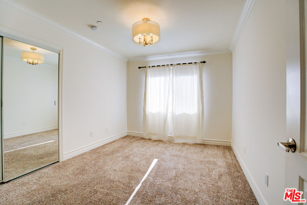 123 S Clark Dr Unit: PH 2
