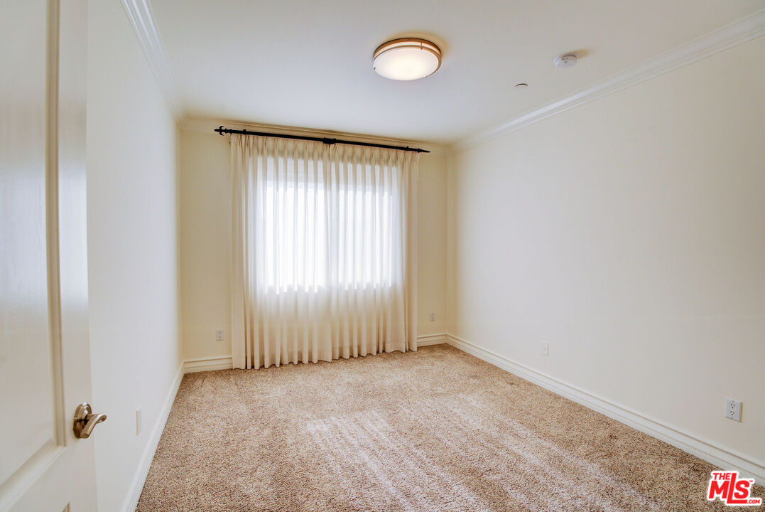 123 S Clark Dr Unit: PH 2