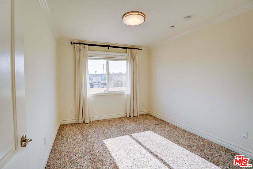 123 S Clark Dr Unit: PH 2