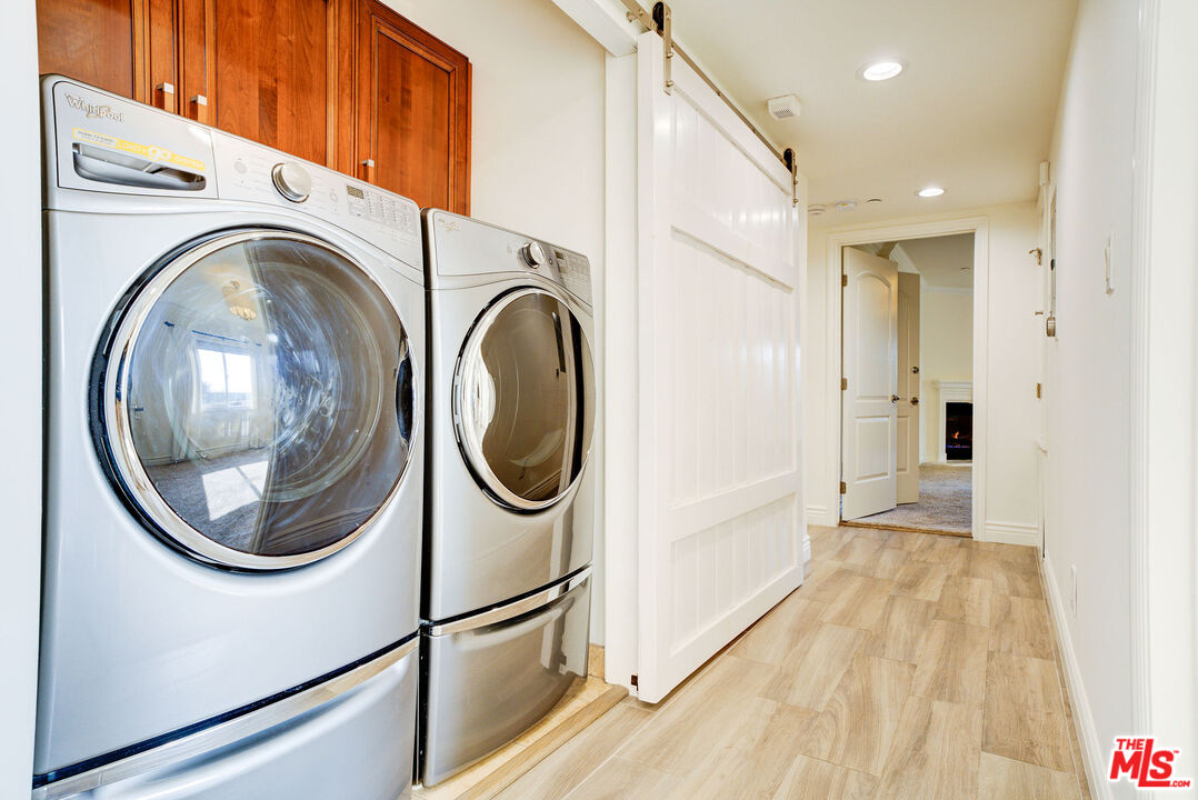 123 S Clark Dr Unit: PH 2