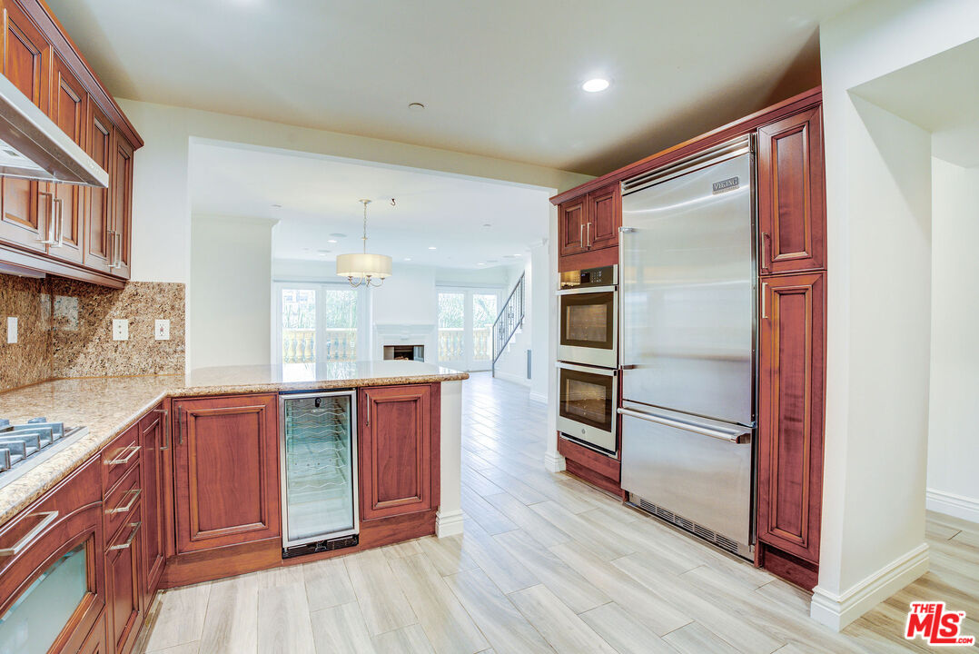 123 S Clark Dr Unit: PH 2