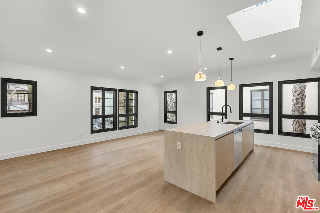 132 S Oakhurst Dr Unit: 6