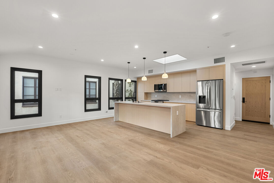 132 S Oakhurst Dr Unit: 6