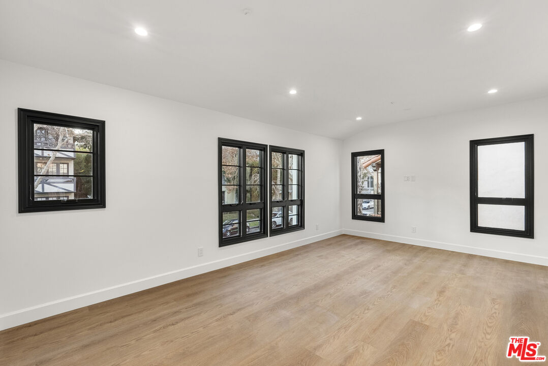132 S Oakhurst Dr Unit: 6