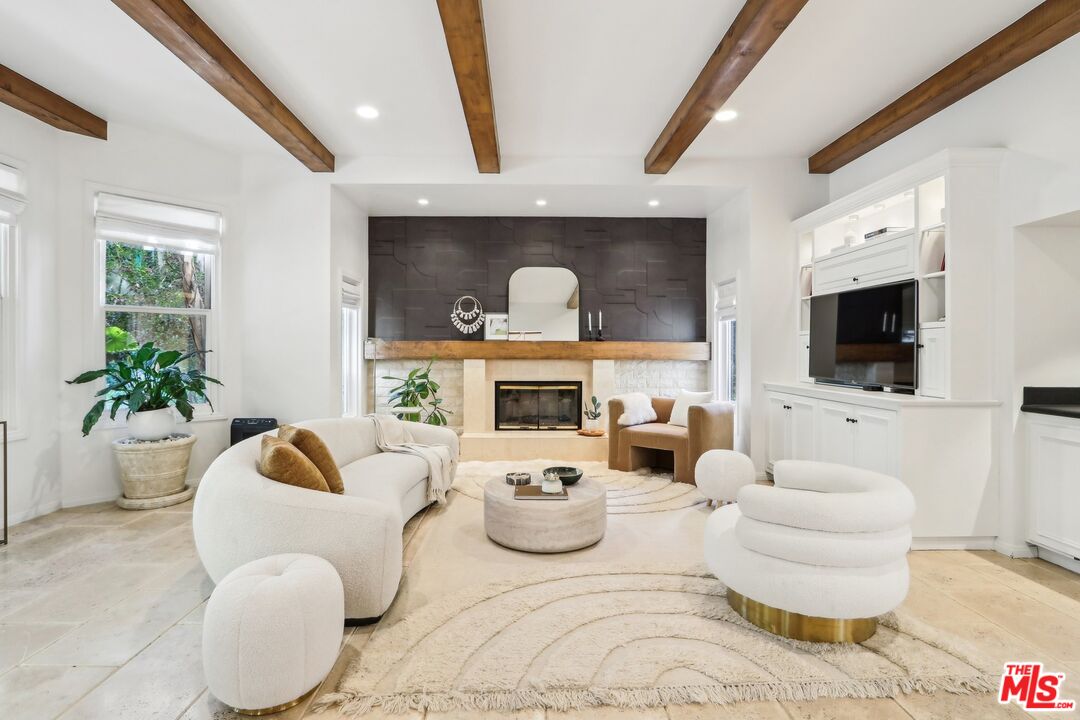 4146 Vicasa Dr