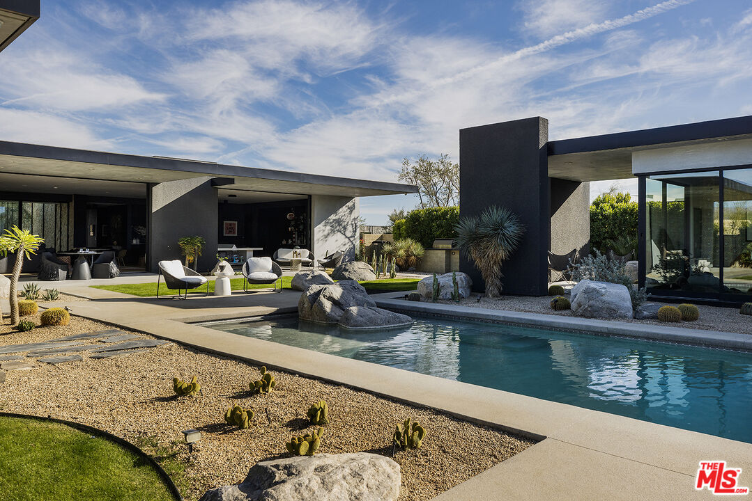 9 Echo Ln