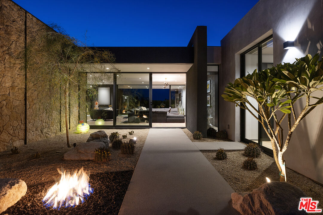9 Echo Ln