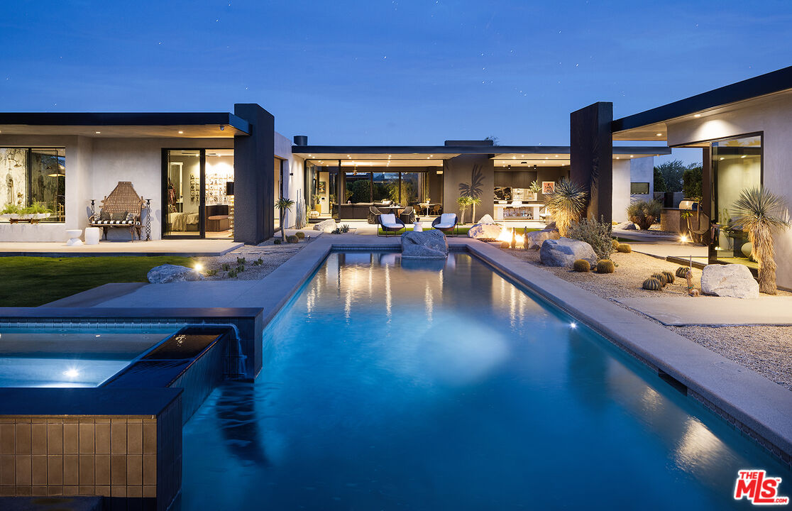 9 Echo Ln