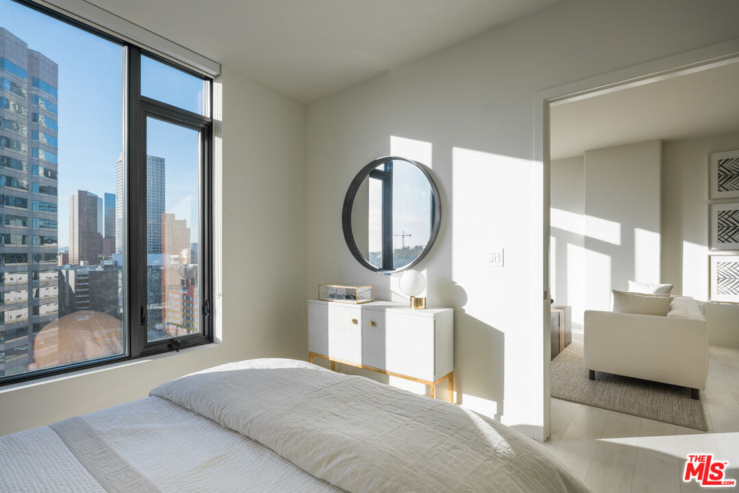 801 S OLIVE ST Unit: PH 1