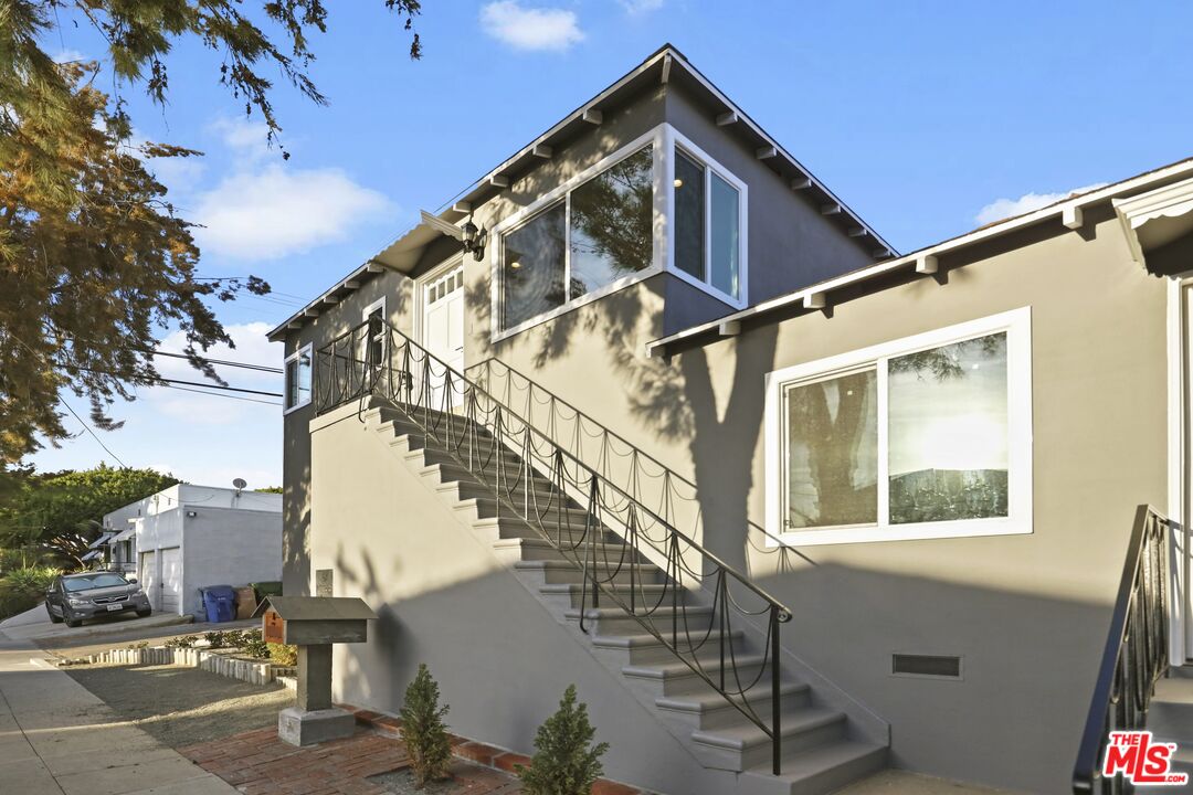 2519 10th St.