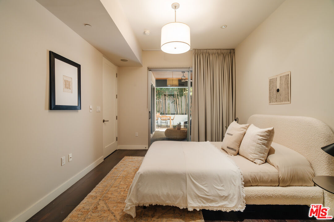 855 N Croft Ave Unit: 104