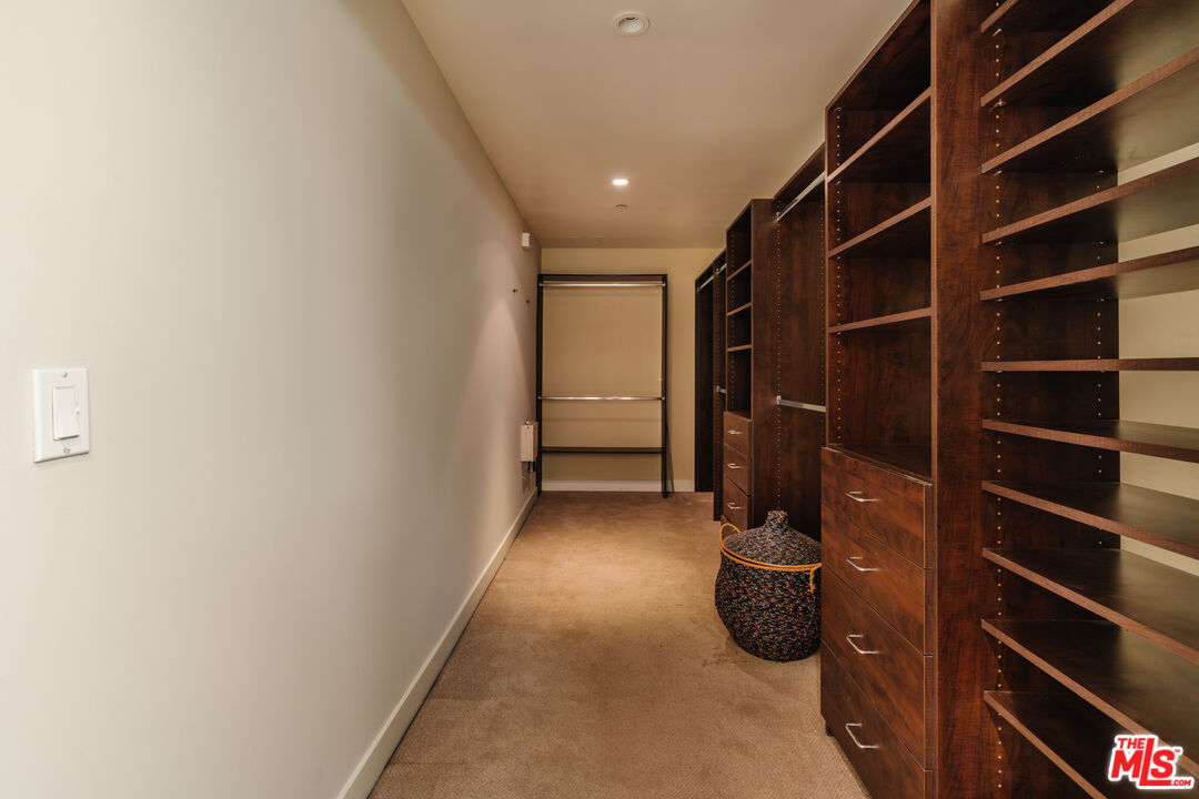 855 N Croft Ave Unit: 104