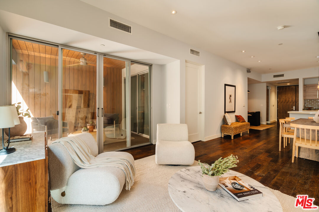 855 N Croft Ave Unit: 104